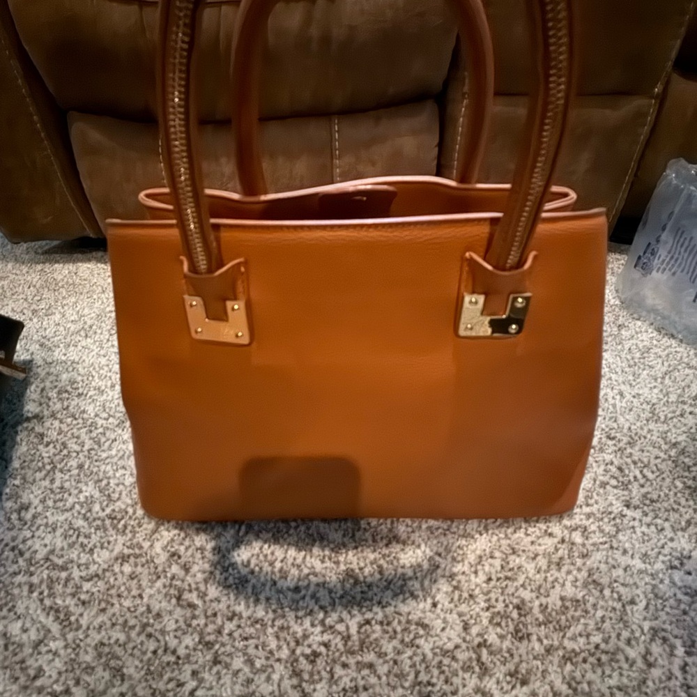 Elegant Tan Leather Tote Bag